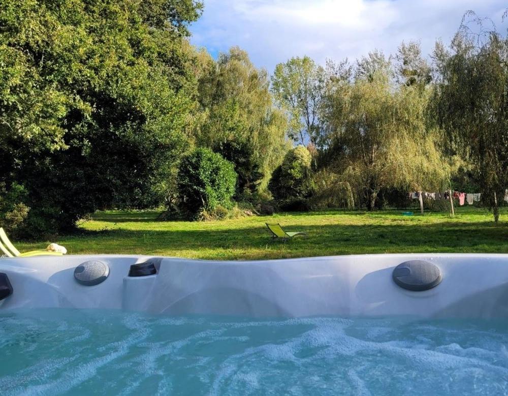 Bed and Breakfast Le Domaine Des Sources Landévant Esterno foto